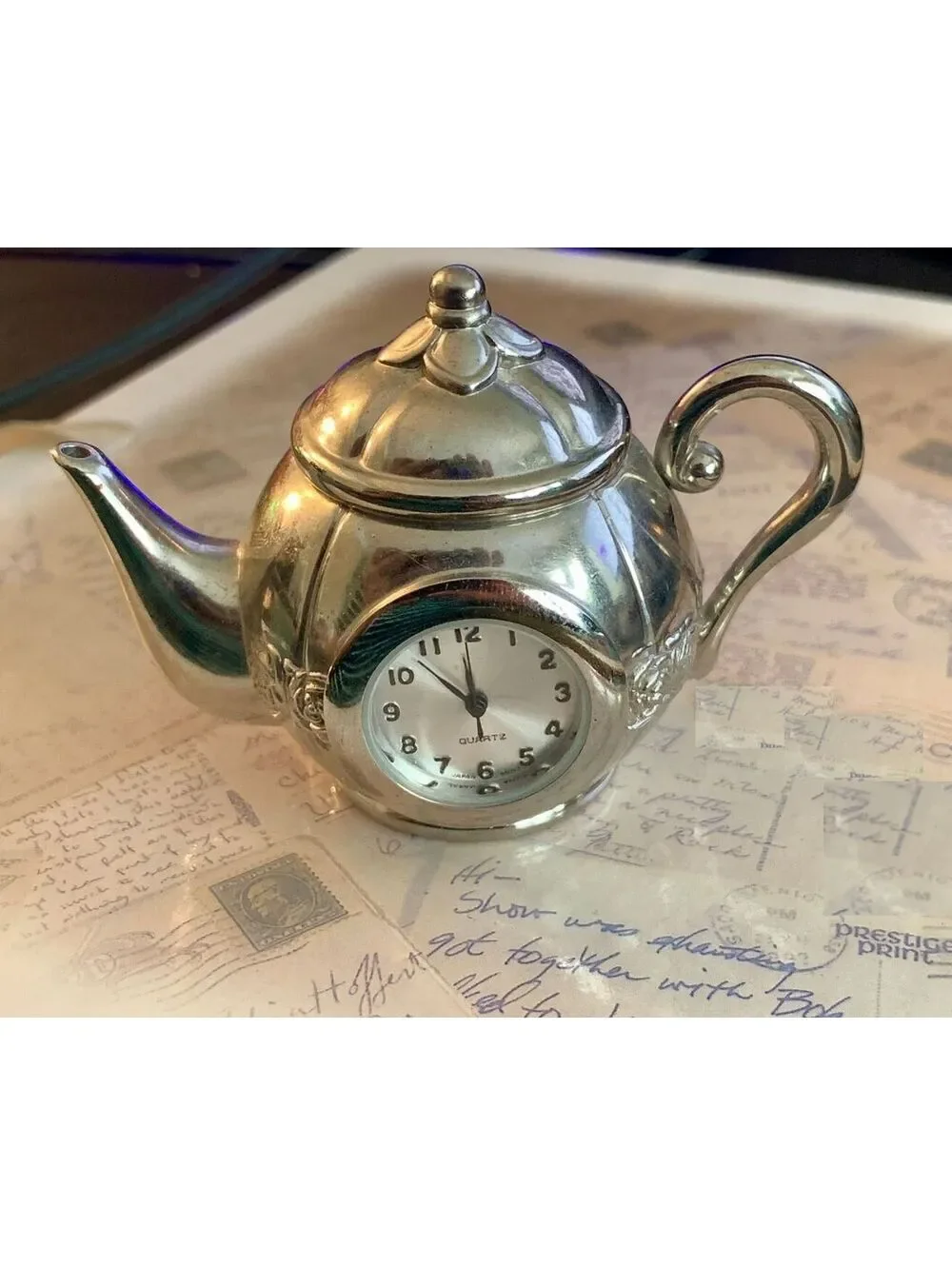 Charming Silver Teapot Desk Clock - Unique Gift & Home Decor